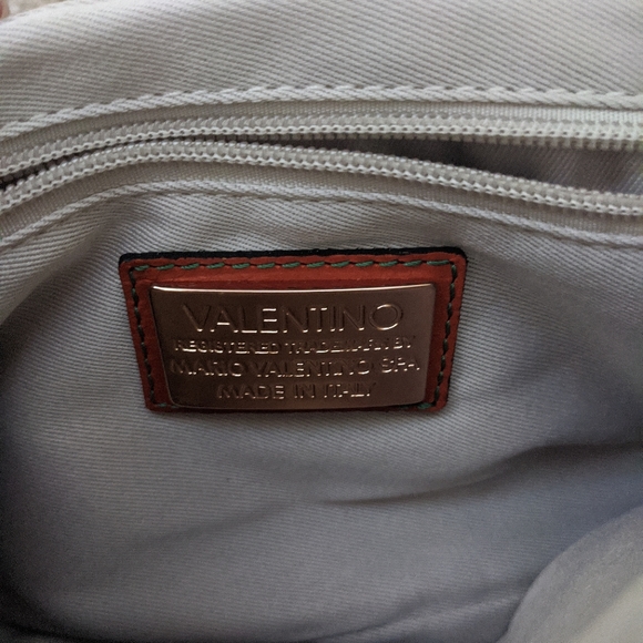 Valentino by Mario Valentino Crossbody. - Picture 8 of 16